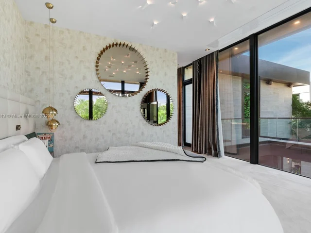 2051 N Bay Rd, Miami Beach FL 33140