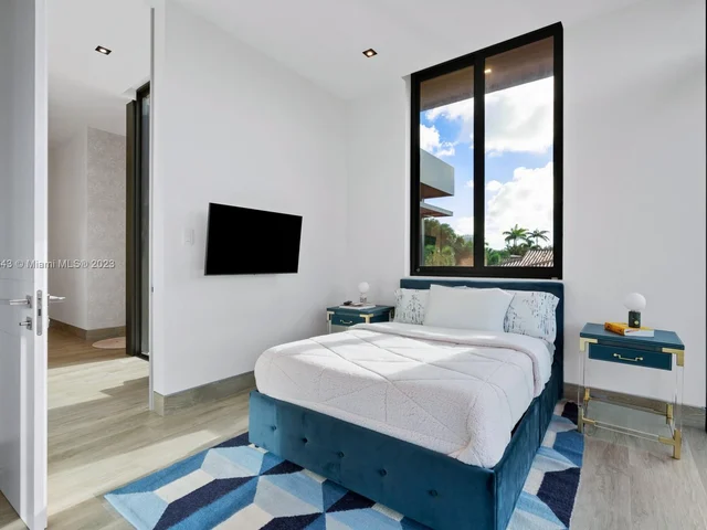 2051 N Bay Rd, Miami Beach FL 33140