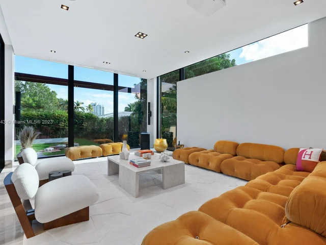 2051 N Bay Rd, Miami Beach FL 33140