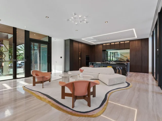 2051 N Bay Rd, Miami Beach FL 33140