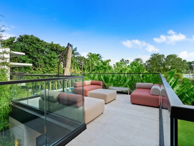 2051 N Bay Rd, Miami Beach FL 33140