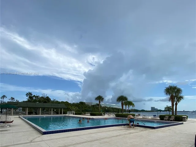 500 Bayview Dr # 426, Sunny Isles Beach FL 33160