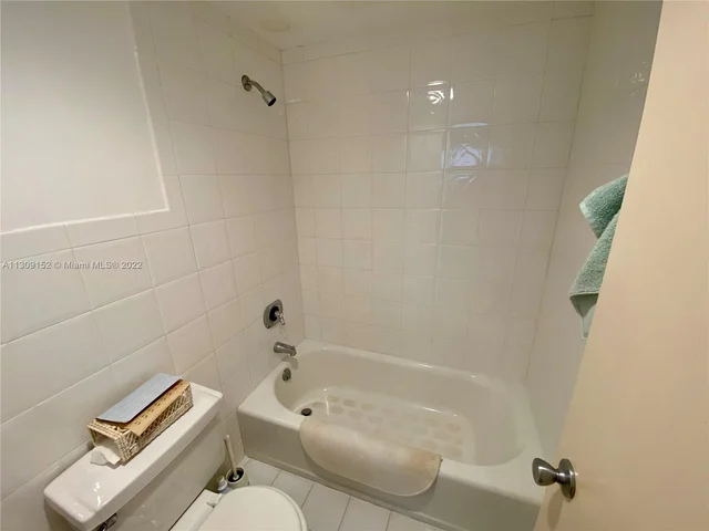 500 Bayview Dr # 426, Sunny Isles Beach FL 33160