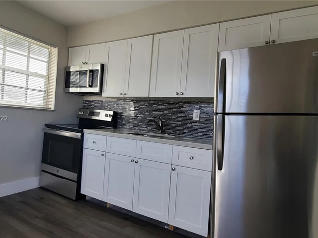 822 NW 7th Ter # 5, Hallandale Beach FL 33009