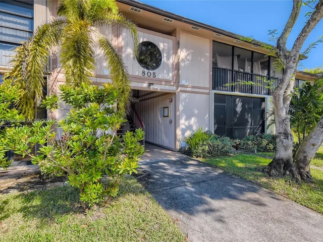 805 NE 199th St # 103, Miami FL 33179