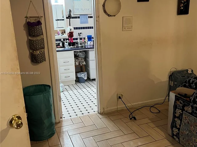 4831 Taylor St, Hollywood FL 33021