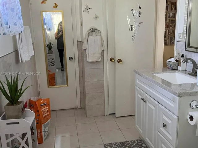 4831 Taylor St, Hollywood FL 33021