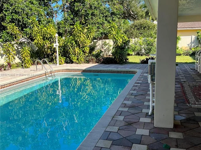 4831 Taylor St, Hollywood FL 33021