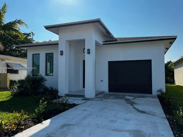 725 NW 7th St, Hallandale Beach FL 33009