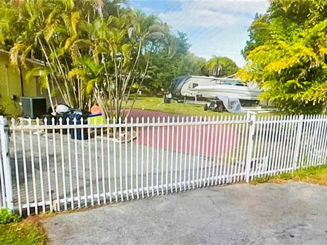13550 SW 99th Pl, Miami FL 33176