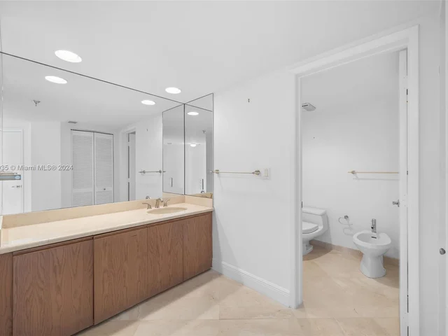 520 Brickell Key Dr # 03, Miami FL 33131