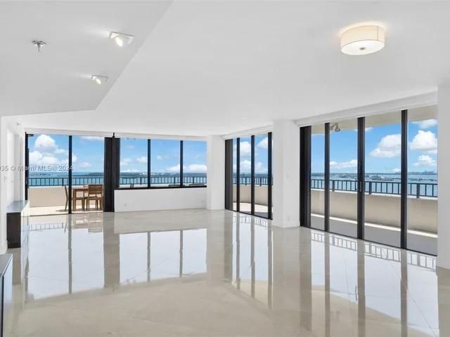 520 Brickell Key Dr # 03, Miami FL 33131