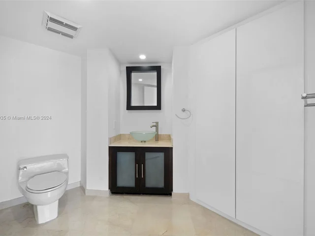 520 Brickell Key Dr # 03, Miami FL 33131