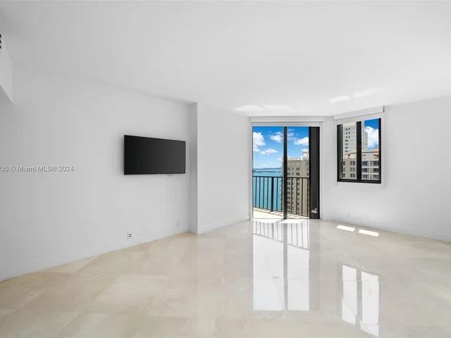 520 Brickell Key Dr # 03, Miami FL 33131