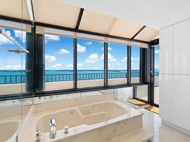 520 Brickell Key Dr # 03, Miami FL 33131