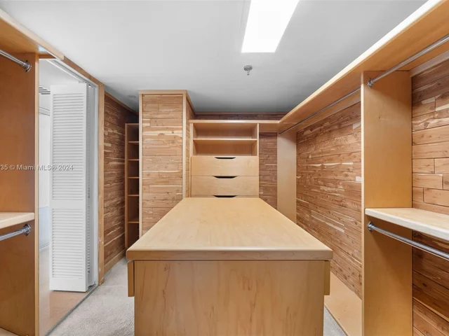 520 Brickell Key Dr # 03, Miami FL 33131