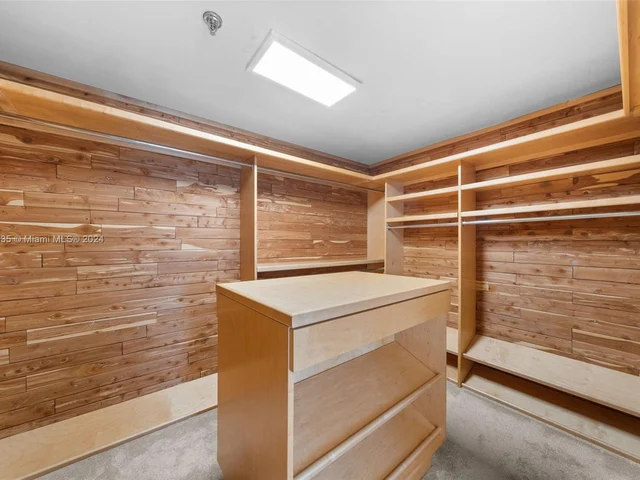 520 Brickell Key Dr # 03, Miami FL 33131