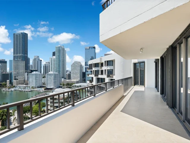 520 Brickell Key Dr # 03, Miami FL 33131