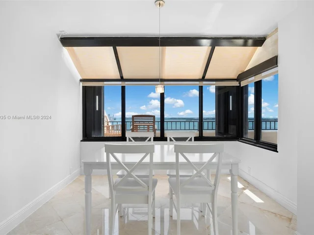 520 Brickell Key Dr # 03, Miami FL 33131