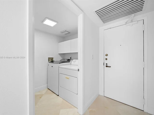 520 Brickell Key Dr # 03, Miami FL 33131