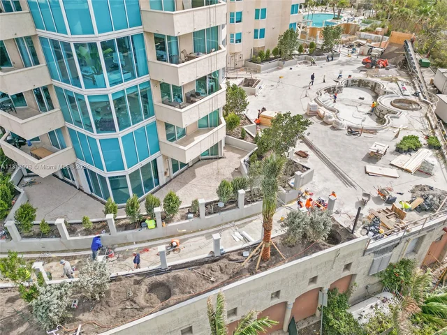 300 S Pointe Dr # 303, Miami Beach FL 33139