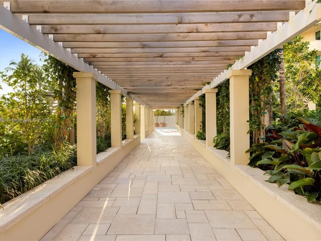 300 S Pointe Dr # 303, Miami Beach FL 33139