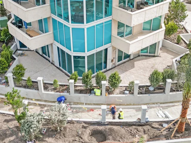 300 S Pointe Dr # 303, Miami Beach FL 33139