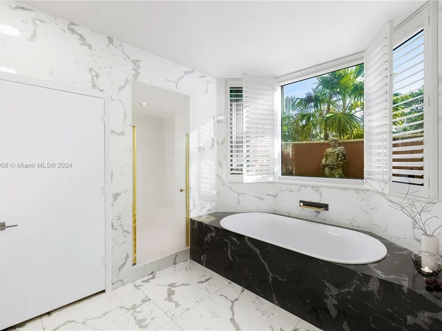 300 S Pointe Dr # 303, Miami Beach FL 33139