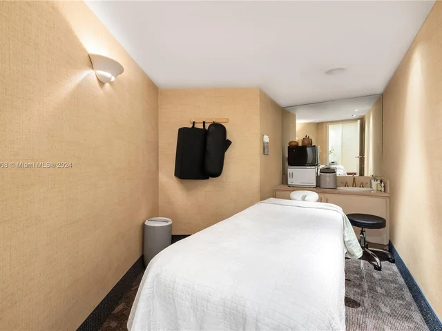 300 S Pointe Dr # 303, Miami Beach FL 33139