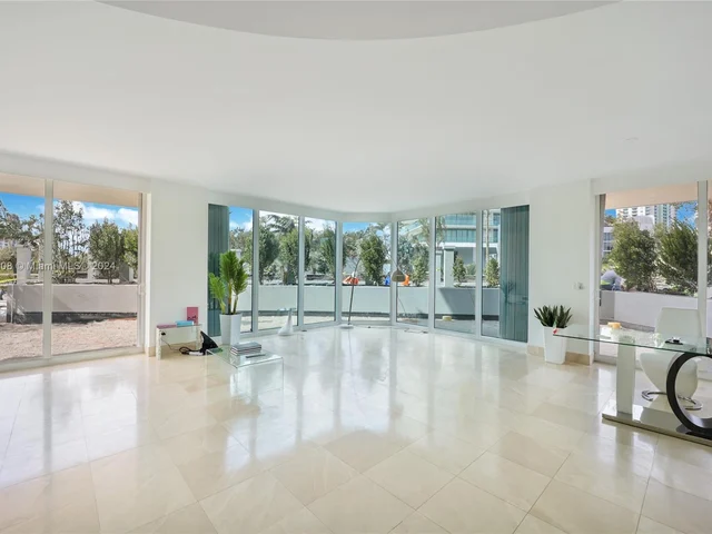 300 S Pointe Dr # 303, Miami Beach FL 33139