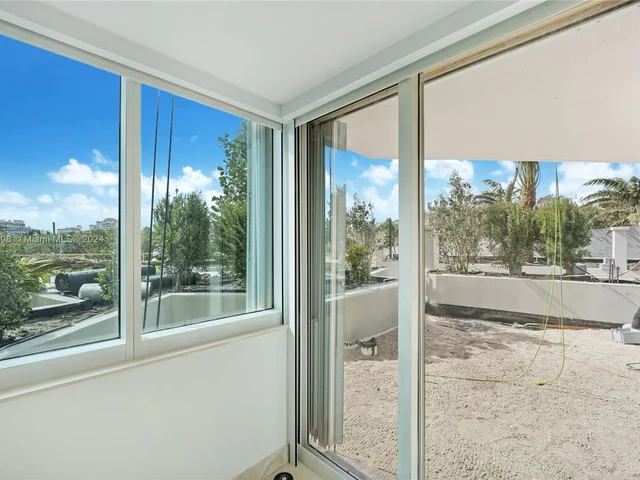 300 S Pointe Dr # 303, Miami Beach FL 33139