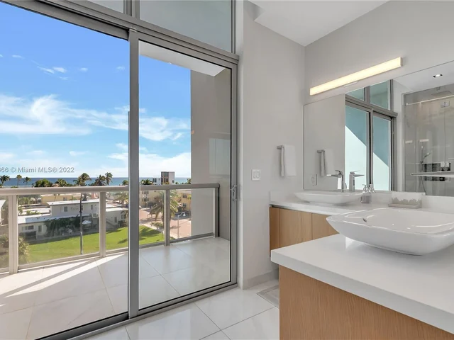 2870 N Ocean Dr, Hollywood FL 33019