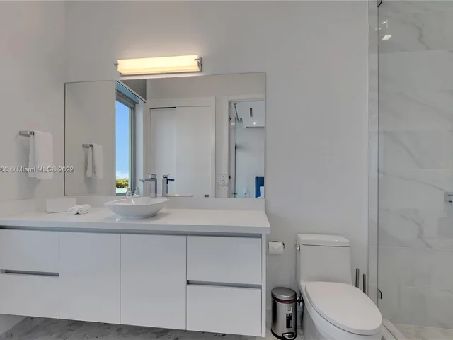 2870 N Ocean Dr, Hollywood FL 33019