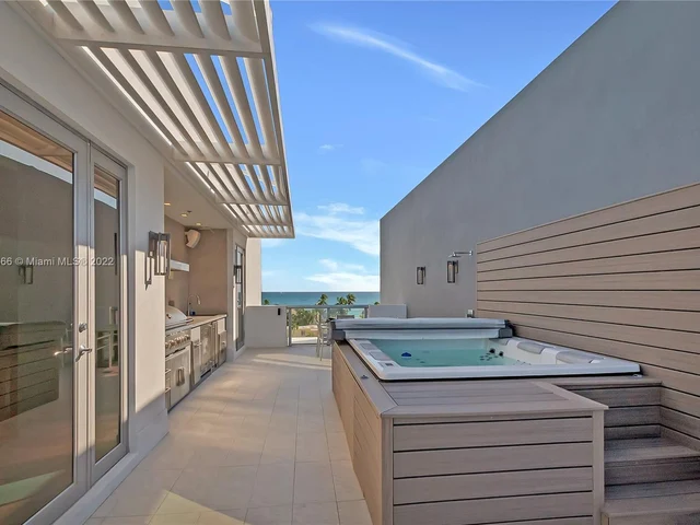 2870 N Ocean Dr, Hollywood FL 33019