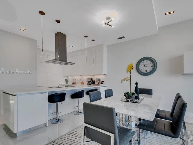 2870 N Ocean Dr, Hollywood FL 33019