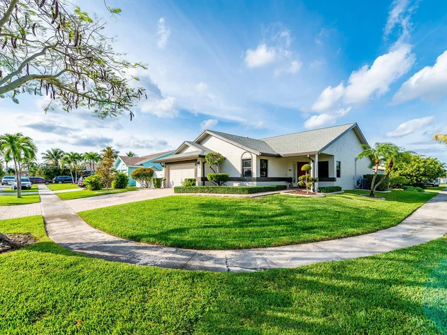 235 SE 9th St, Dania Beach FL 33004