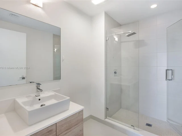 10201 E Bay Harbor Dr, Bay Harbor Islands FL 33154