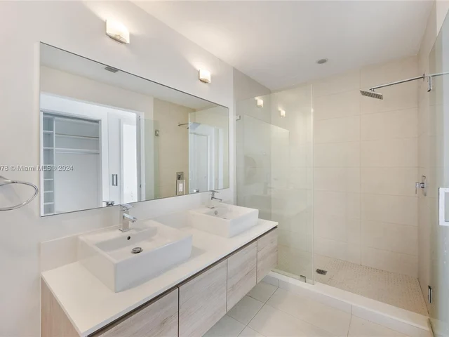 10201 E Bay Harbor Dr, Bay Harbor Islands FL 33154