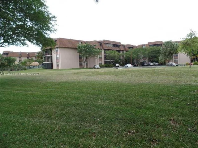 447 NE 195th St # 117, Miami FL 33179