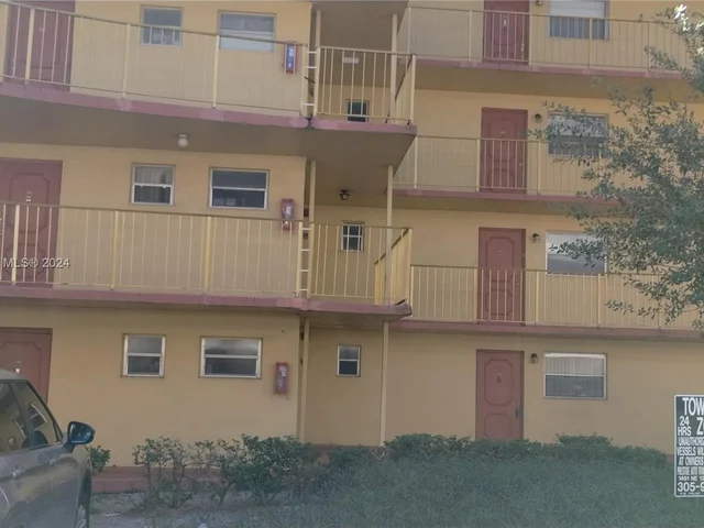 447 NE 195th St # 117, Miami FL 33179