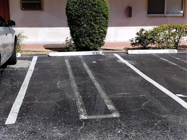 447 NE 195th St # 117, Miami FL 33179