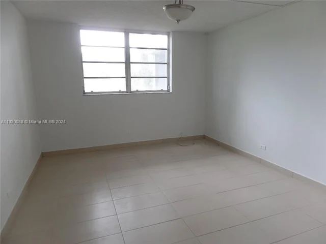 447 NE 195th St # 117, Miami FL 33179