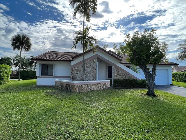 401 SW 169th Ter, Weston FL 33326