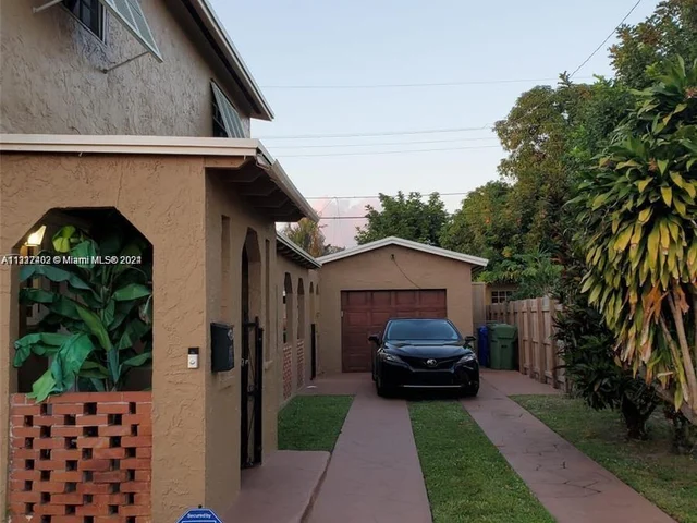 6731 SW 6th Street, Pembroke Pines FL 33023