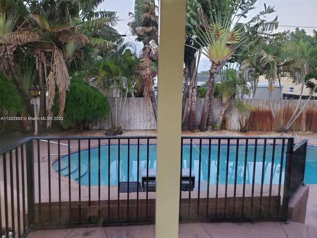 6731 SW 6th Street, Pembroke Pines FL 33023