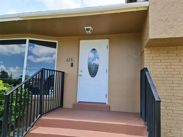 6731 SW 6th Street, Pembroke Pines FL 33023