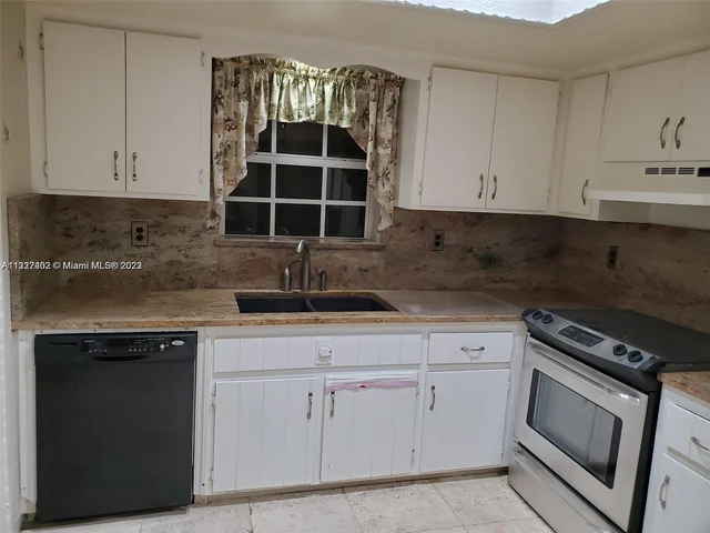 6731 SW 6th Street, Pembroke Pines FL 33023