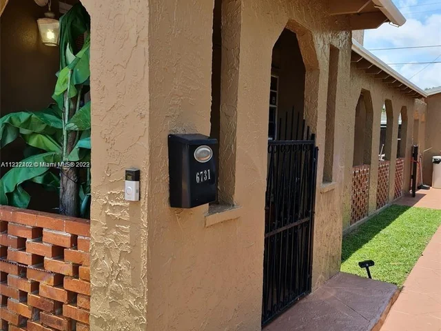 6731 SW 6th Street, Pembroke Pines FL 33023