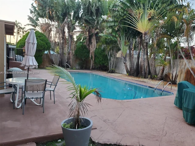 6731 SW 6th Street, Pembroke Pines FL 33023