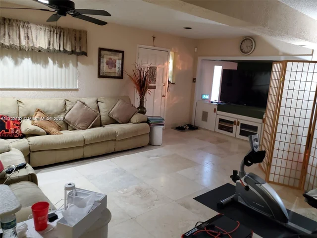 6731 SW 6th Street, Pembroke Pines FL 33023